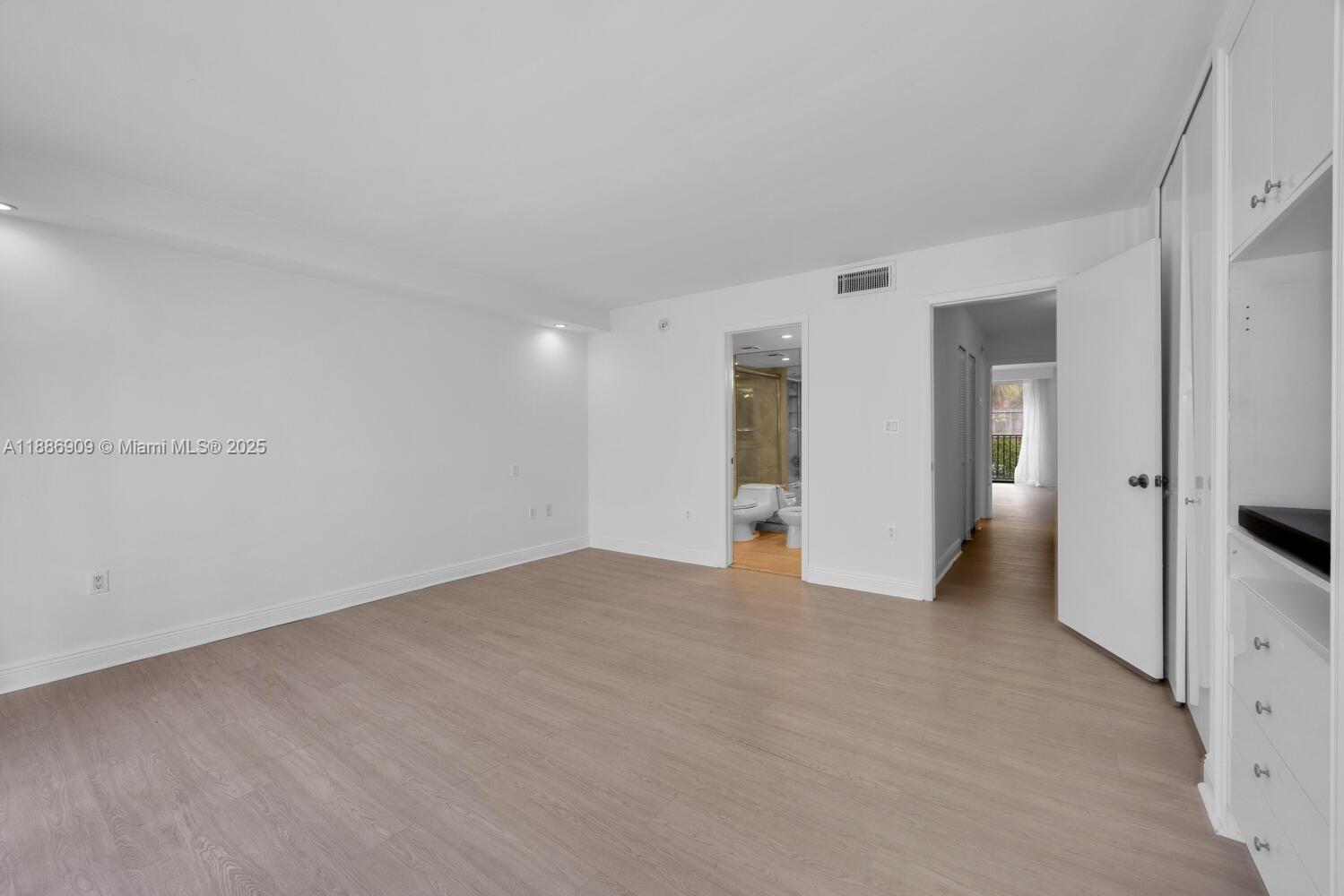 450 Grapetree Dr # 313