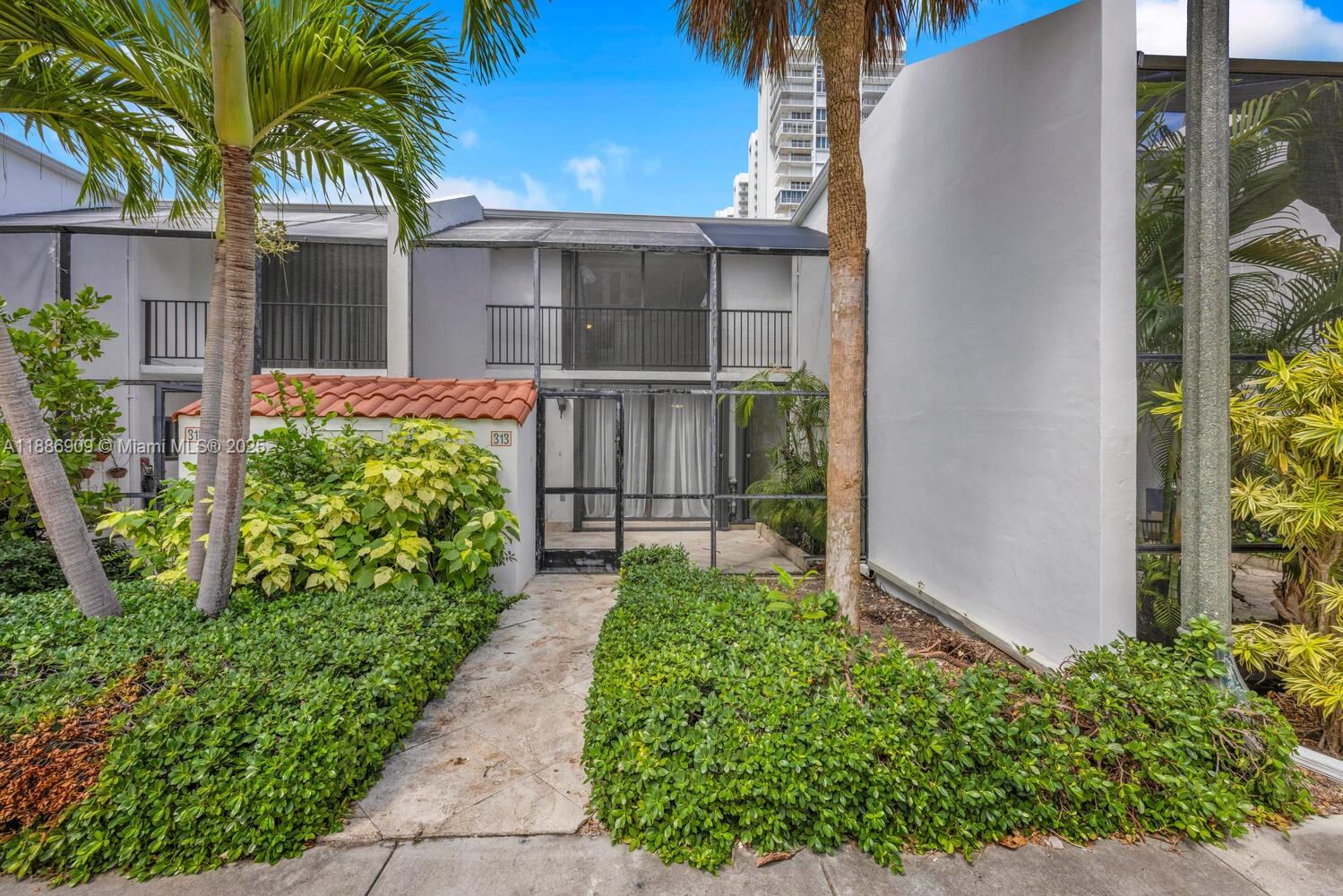 450 Grapetree Dr # 313