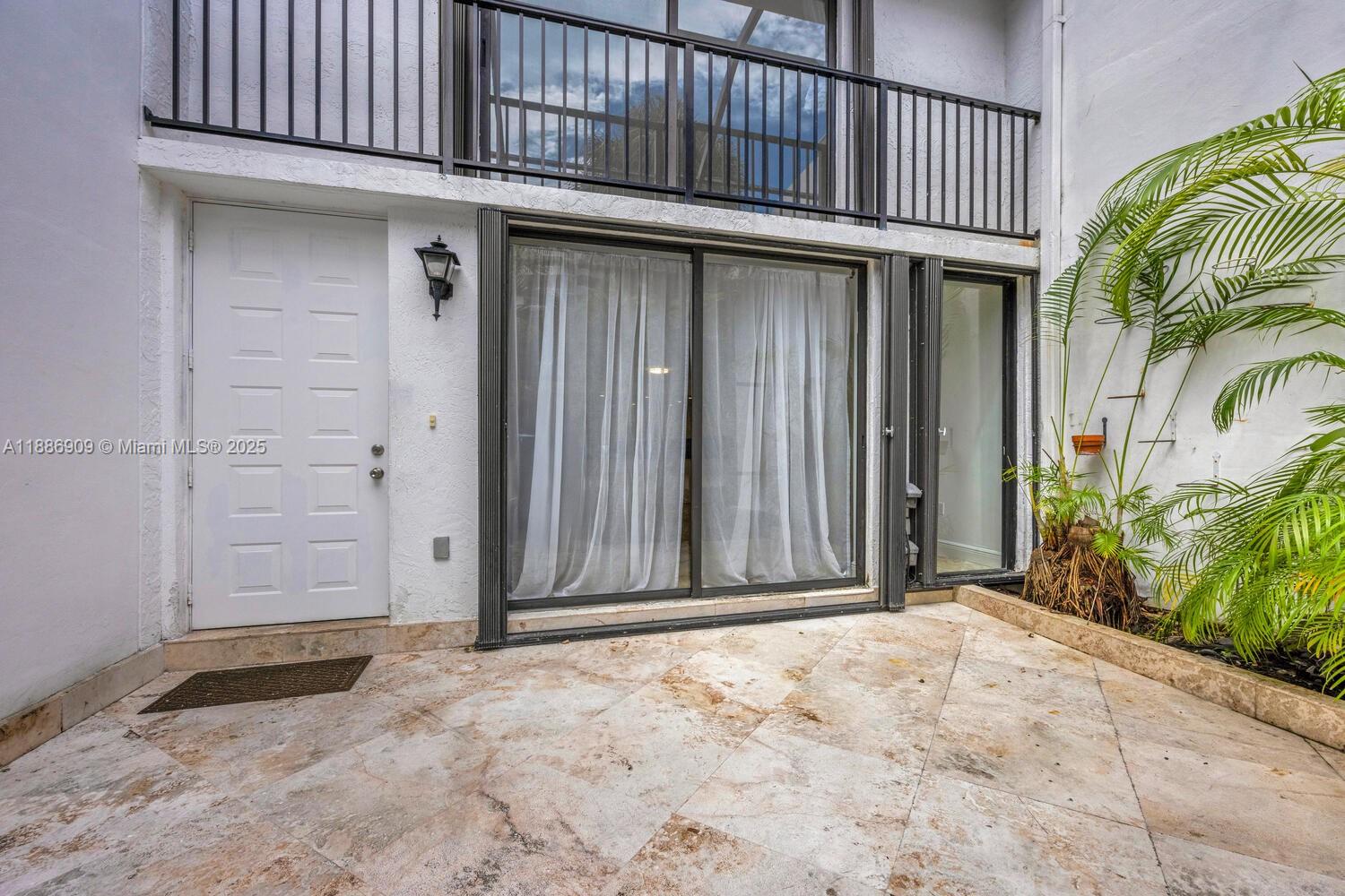 450 Grapetree Dr # 313