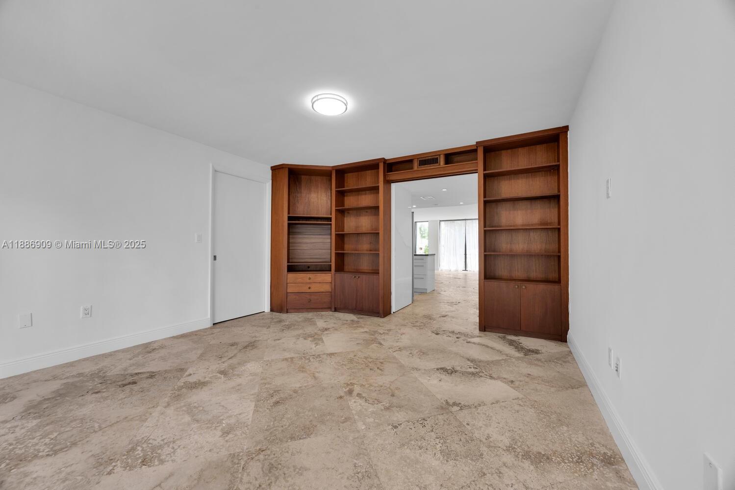 450 Grapetree Dr # 313