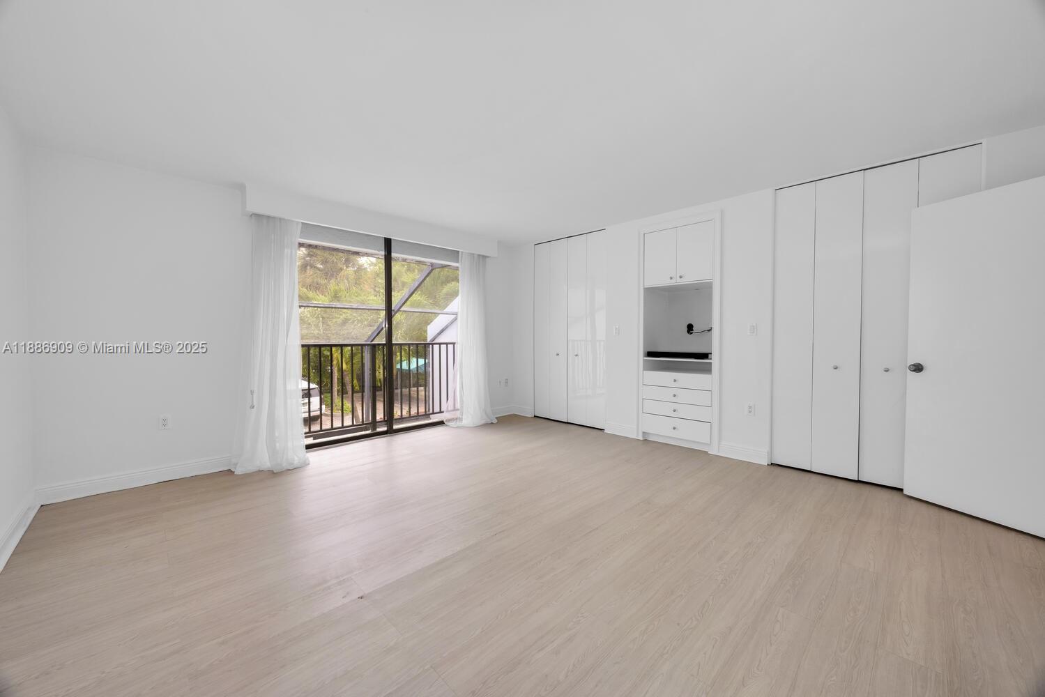 450 Grapetree Dr # 313