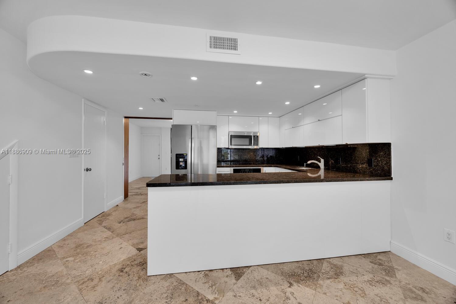 450 Grapetree Dr # 313