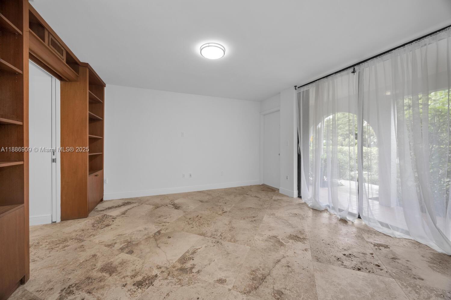 450 Grapetree Dr # 313