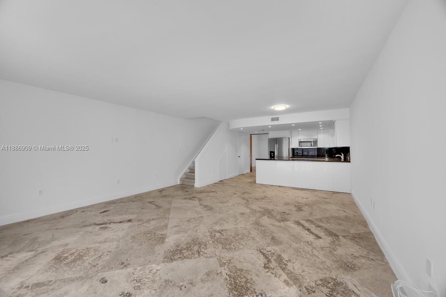 450 Grapetree Dr # 313