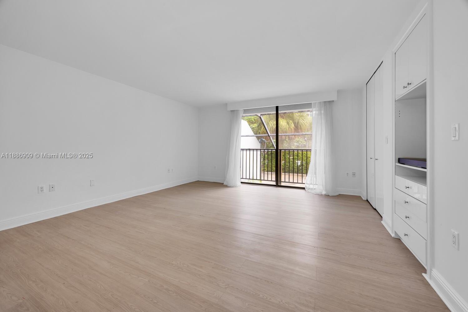 450 Grapetree Dr # 313