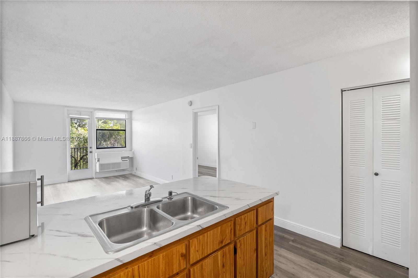 2701 Riverside Dr # B Unit: 413-B