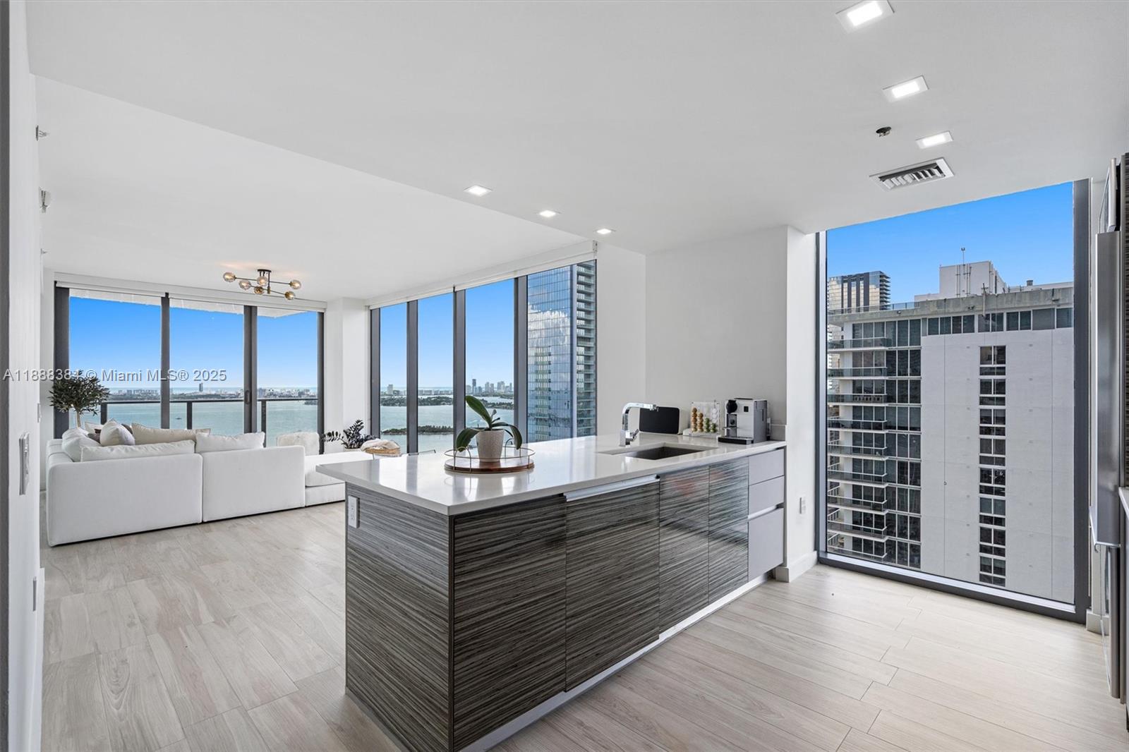 460 NE 28th St # 3508