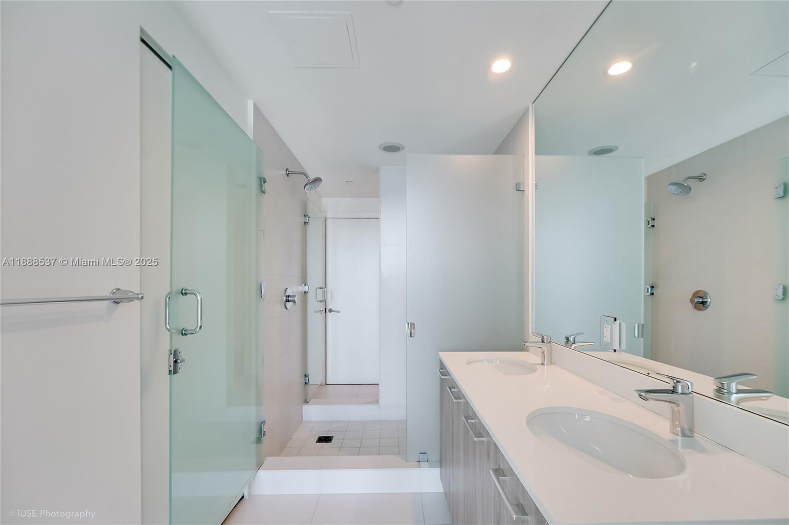 501 NE 31st St # 2002