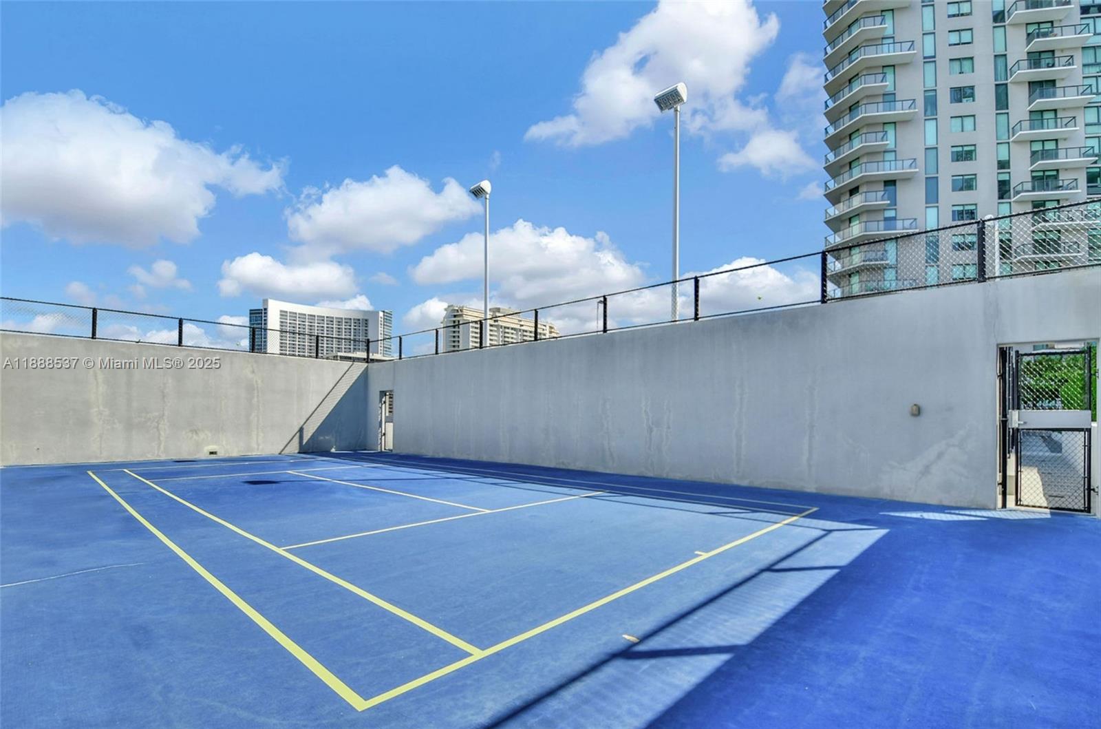 501 NE 31st St # 2002