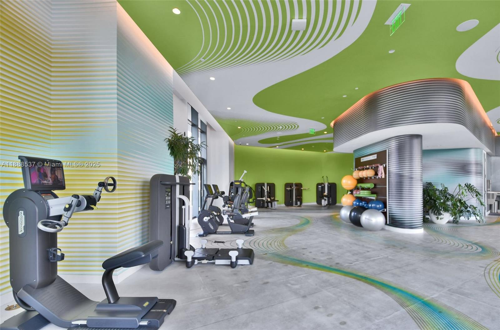 501 NE 31st St # 2002