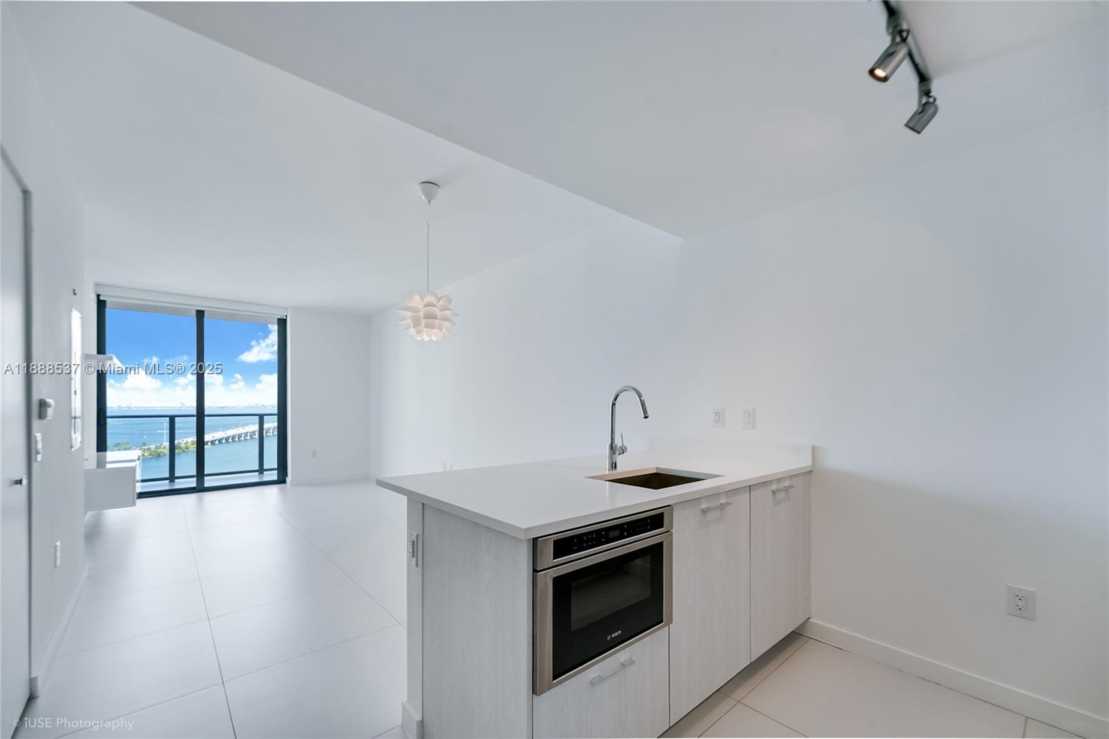 501 NE 31st St # 2002