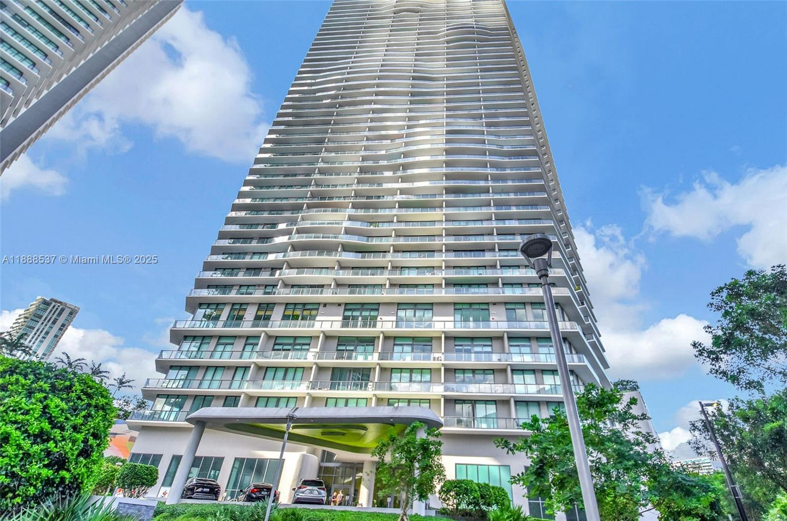 501 NE 31st St # 2002