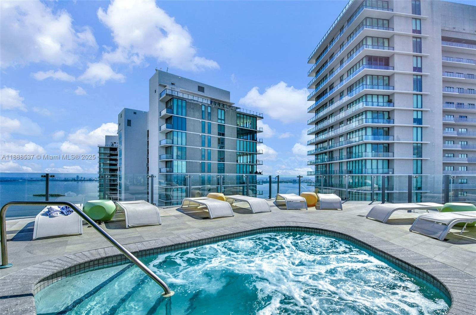 501 NE 31st St # 2002