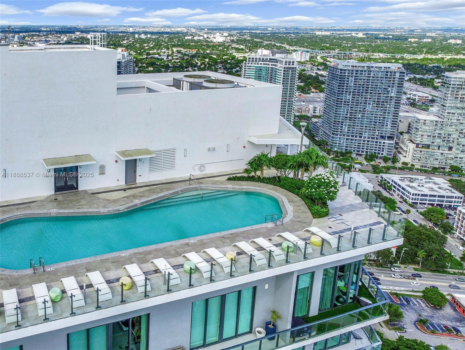 501 NE 31st St # 2002