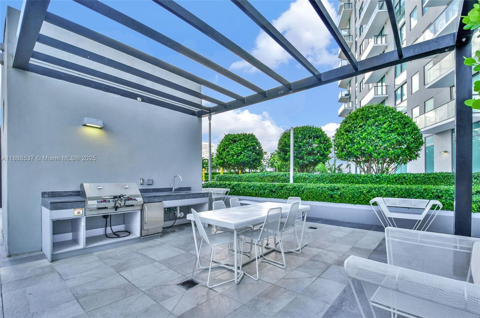 501 NE 31st St # 2002