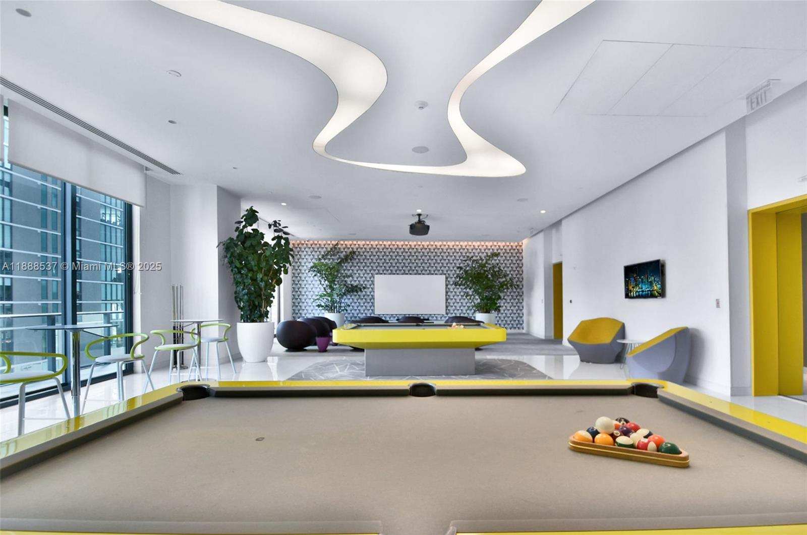 501 NE 31st St # 2002