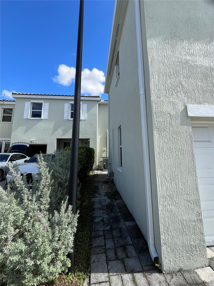 17077 SW 93rd St Rear