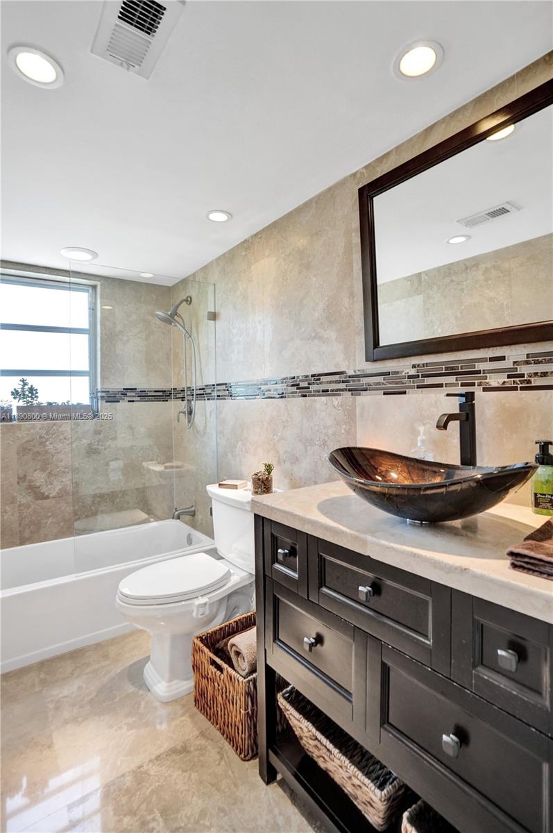 1811 Jefferson St # 310