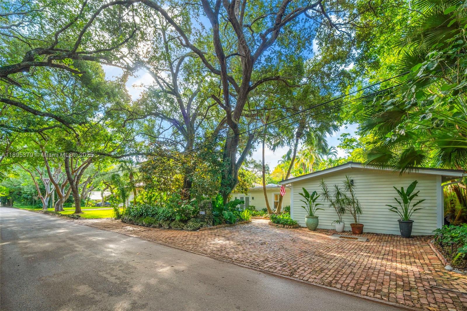 3610 Avocado Ave, Miami