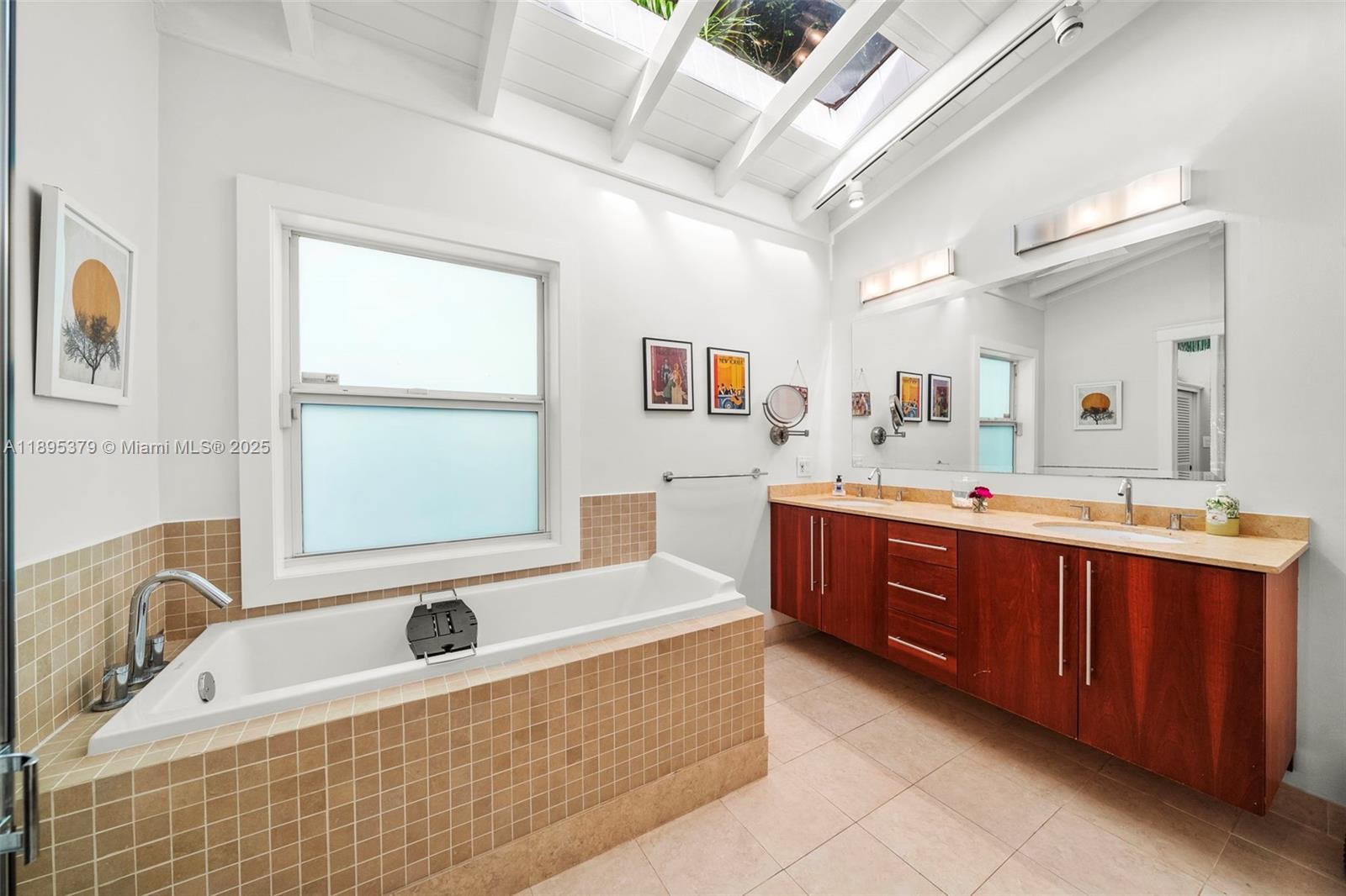 3610 Avocado Ave, Miami