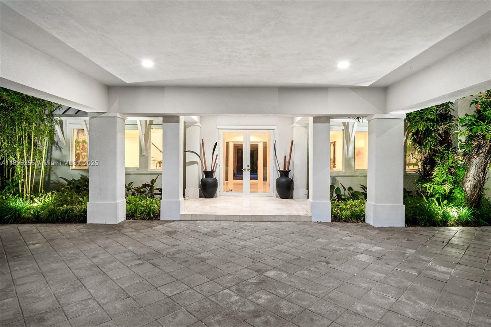 8923 Ludlam Rd.