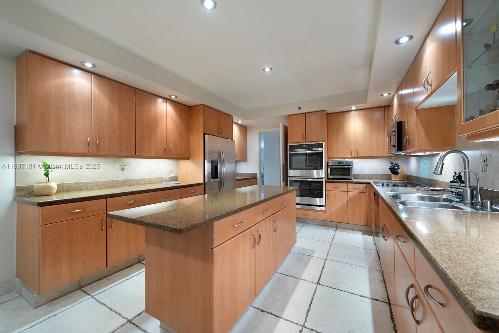 765 Crandon Blvd # 102, Key Biscayne Unit: 102