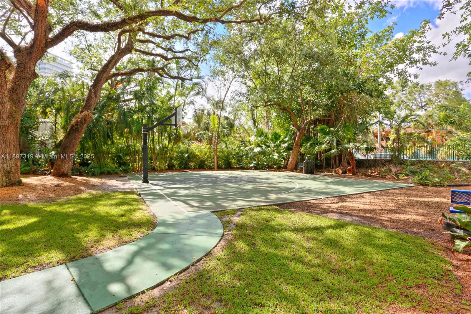 2627 S Bayshore Dr # 903