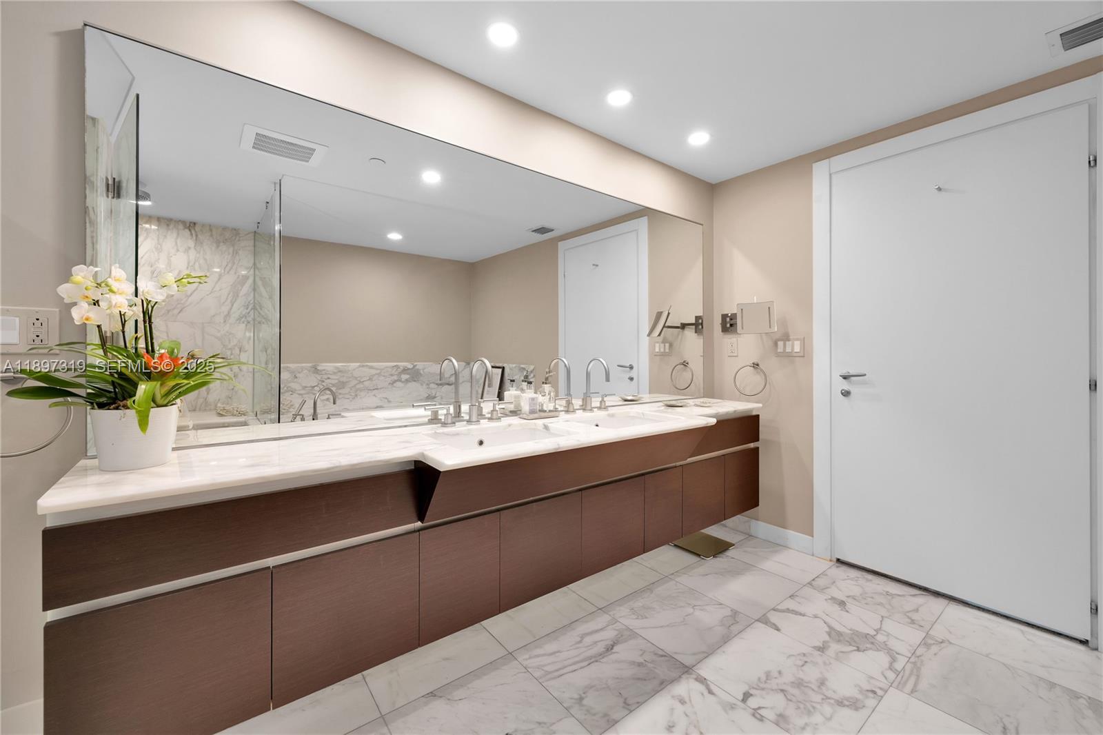 2627 S Bayshore Dr # 903