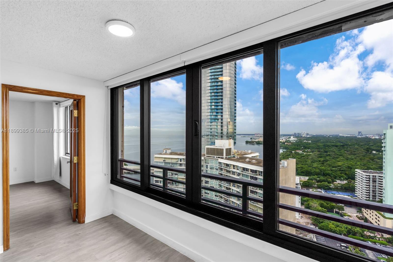 2333 Brickell Ave, Miami Unit: PH208
