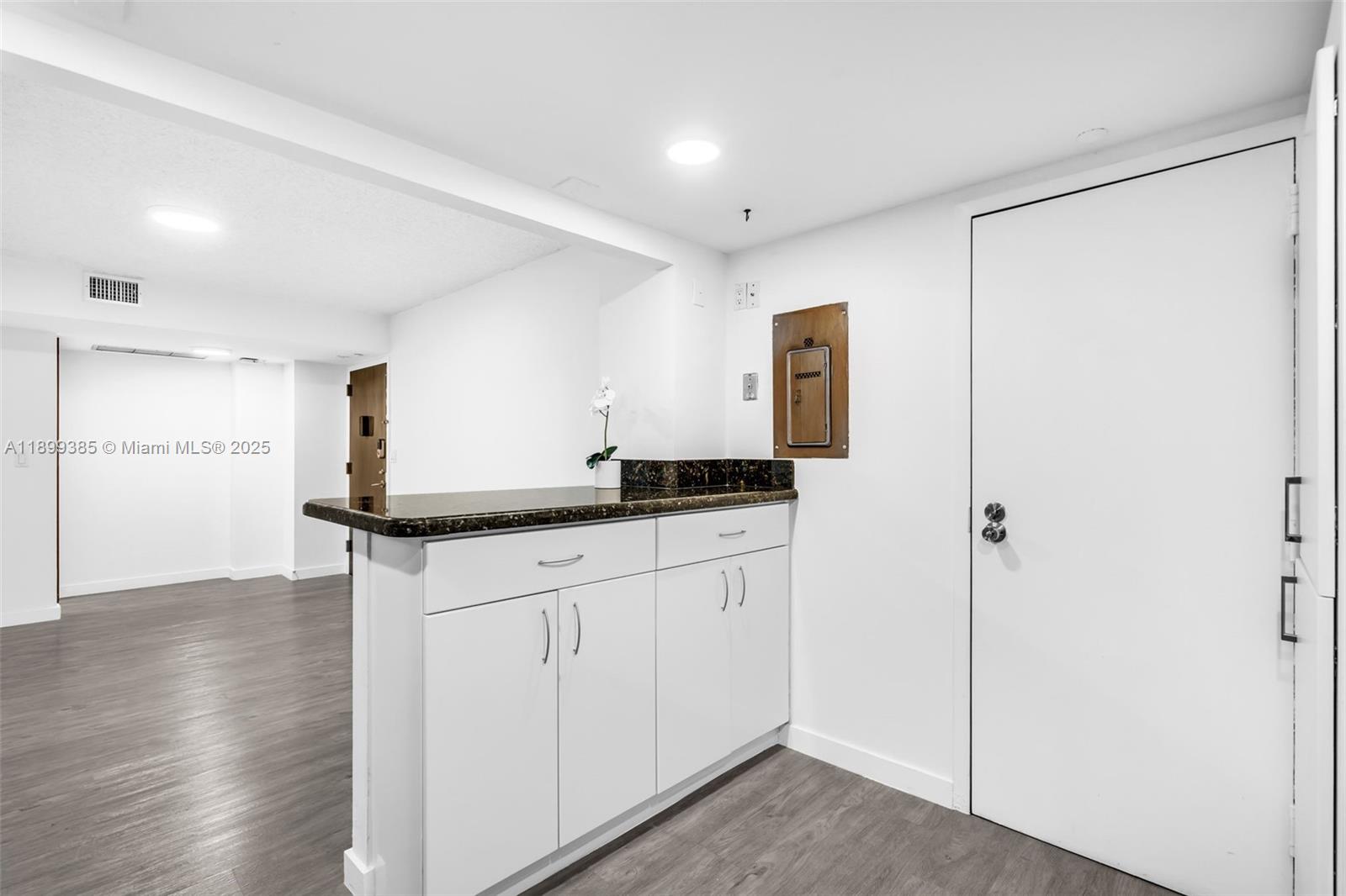 2333 Brickell Ave, Miami Unit: PH208