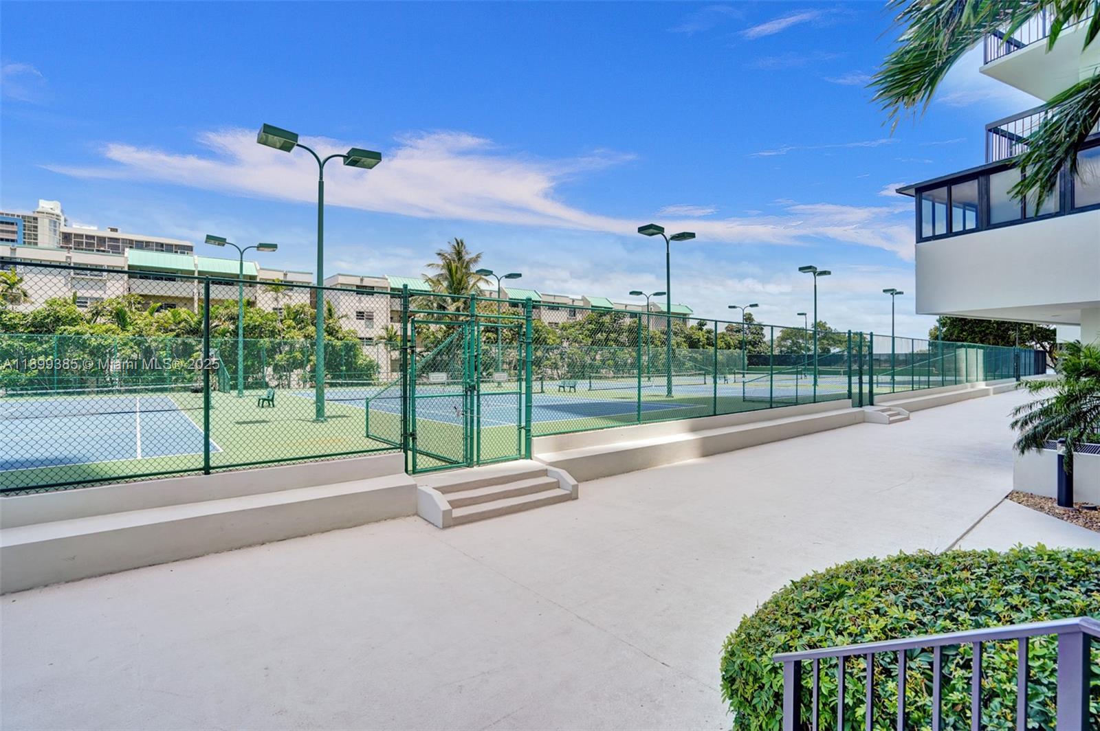 2333 Brickell Ave, Miami Unit: PH208