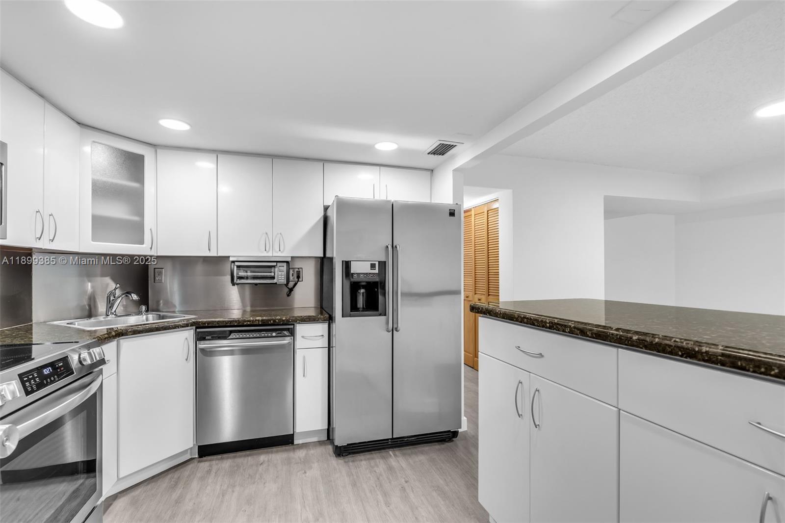 2333 Brickell Ave, Miami Unit: PH208