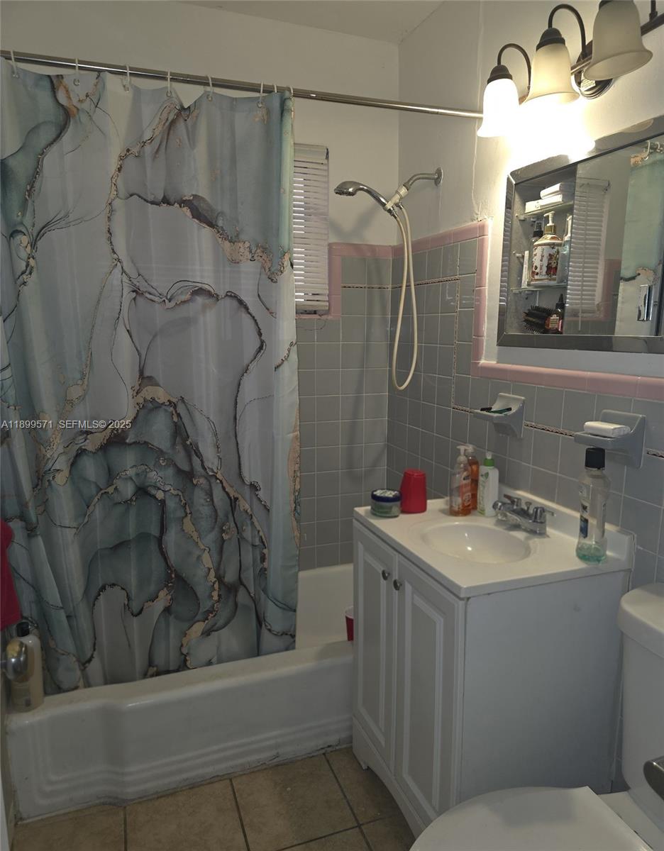 250 NW 63rd Ct, Miami