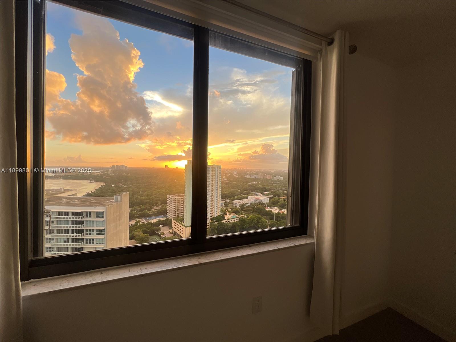 2333 Brickell Ave, Miami Unit: PH208