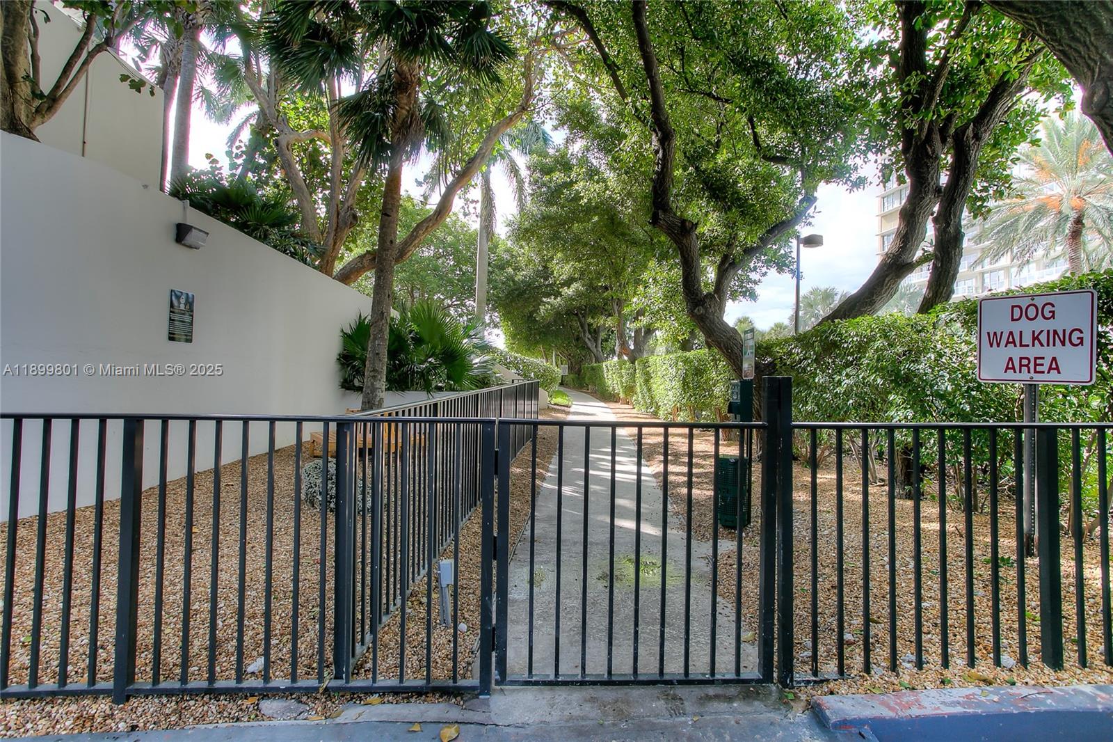 2333 Brickell Ave, Miami Unit: PH208