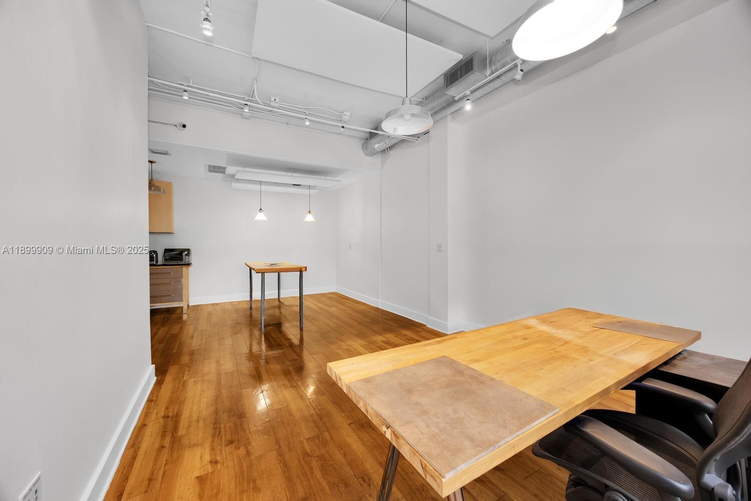 2334 Ponce De Leon Blvd # 220, Coral Gables Unit: 220