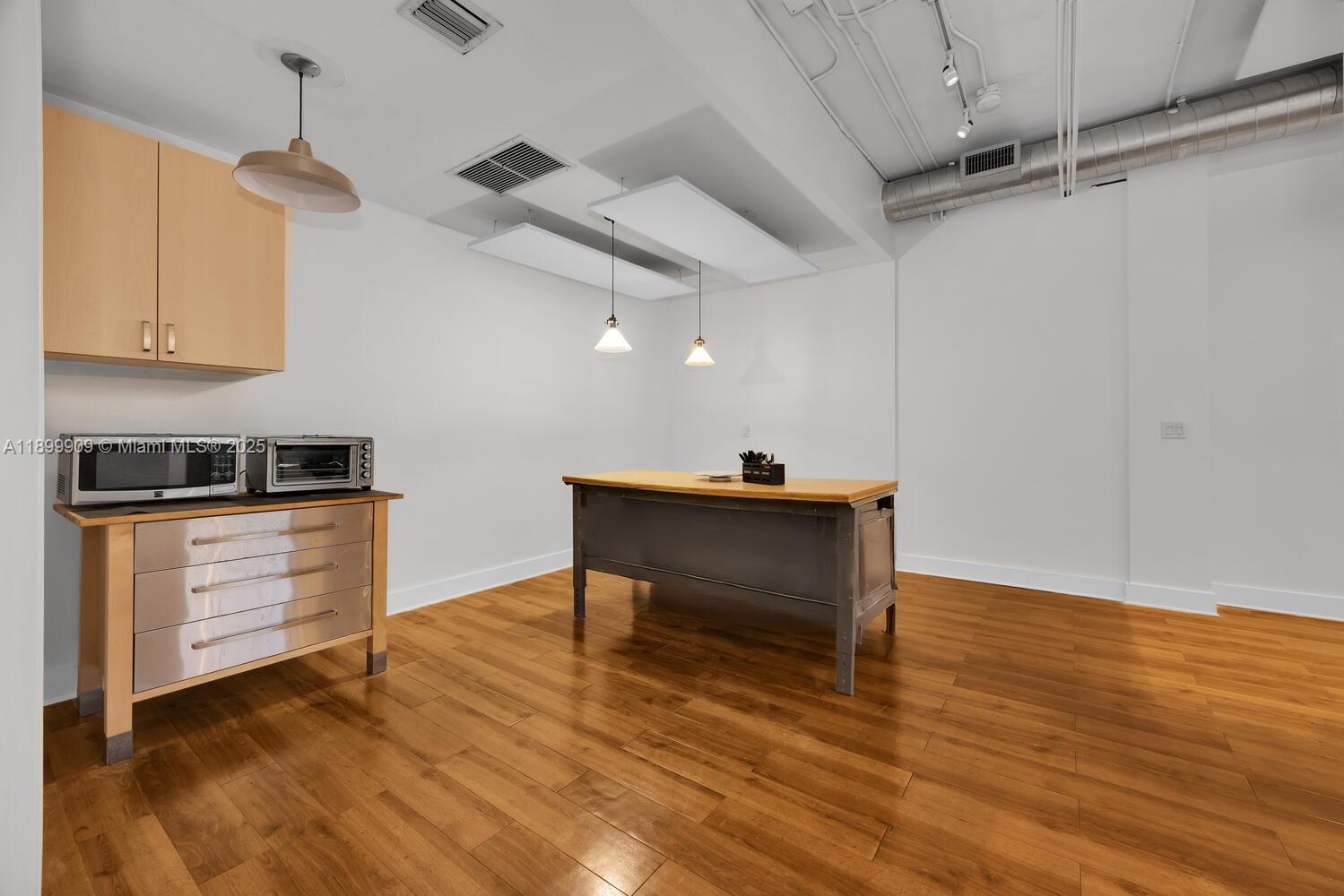 2334 Ponce De Leon Blvd # 220, Coral Gables Unit: 220