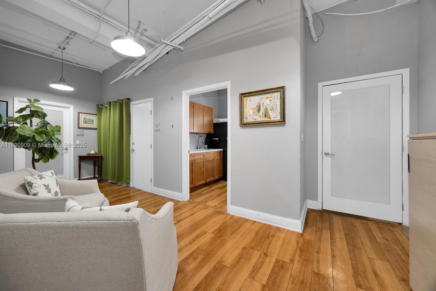 2334 Ponce De Leon Blvd # 220, Coral Gables Unit: 220