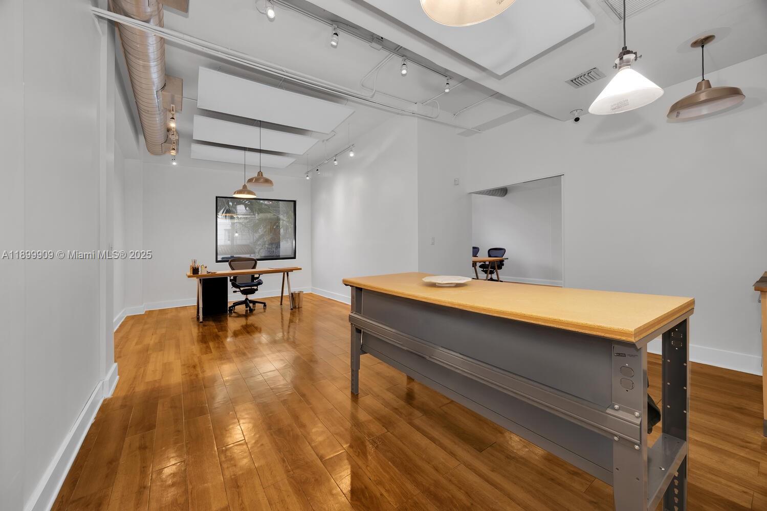 2334 Ponce De Leon Blvd # 220, Coral Gables Unit: 220