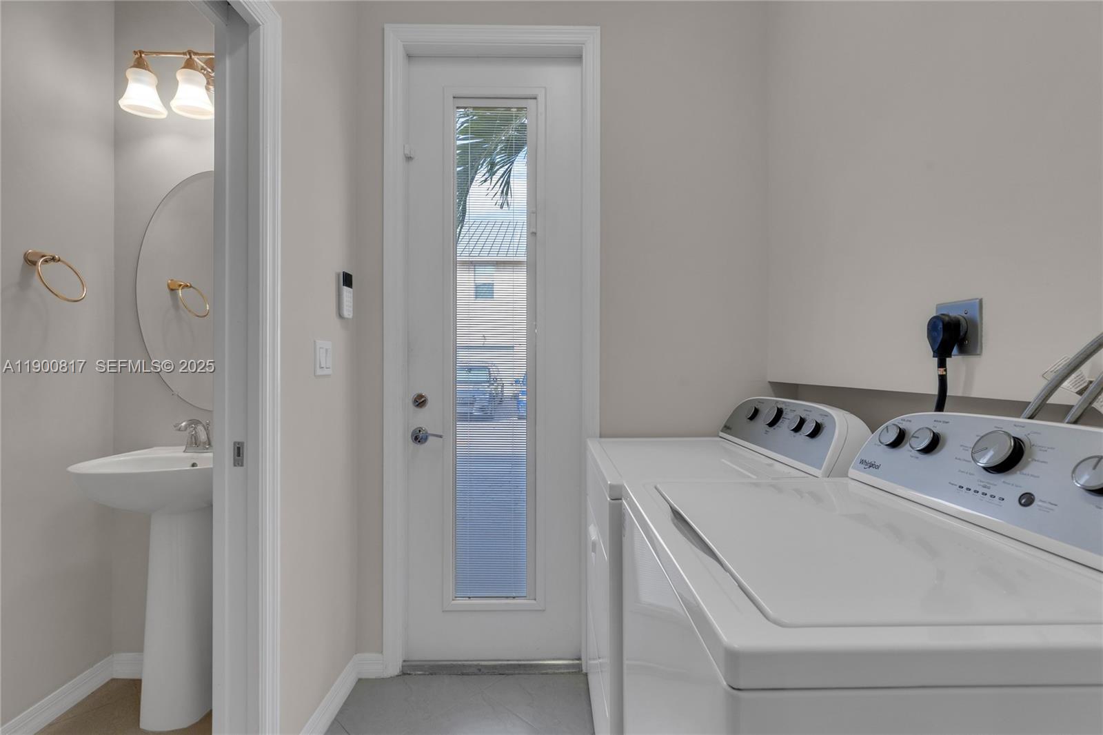 4810 Eucalyptus Dr # 3