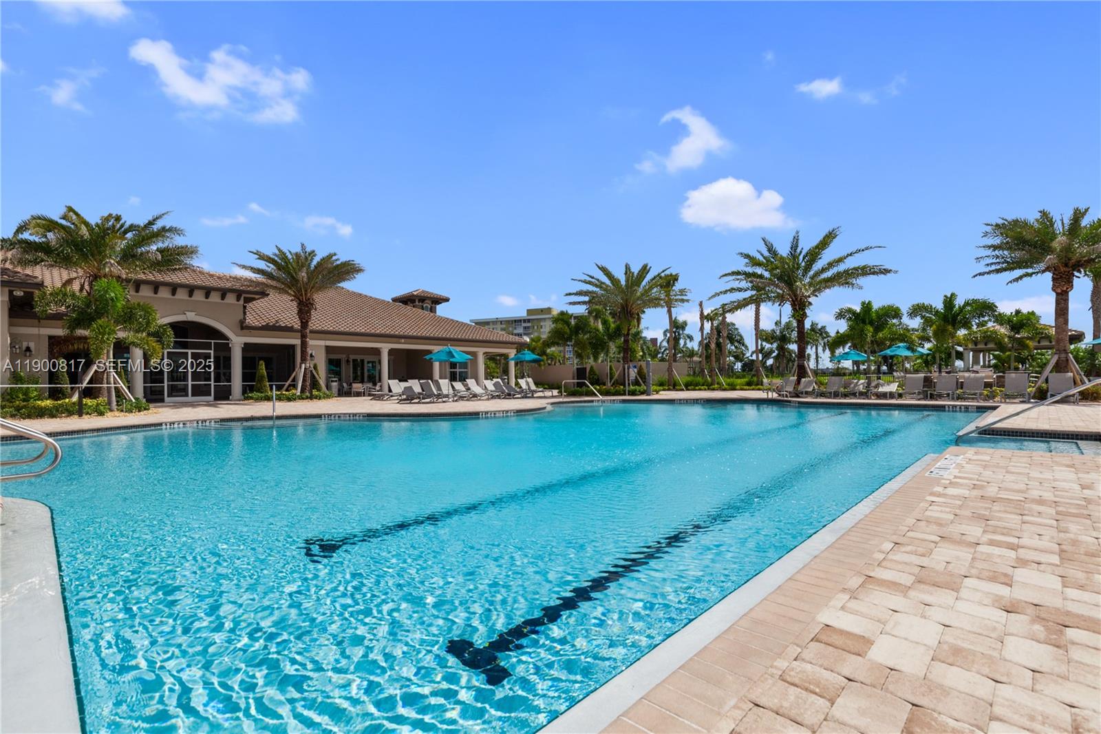 4810 Eucalyptus Dr # 3