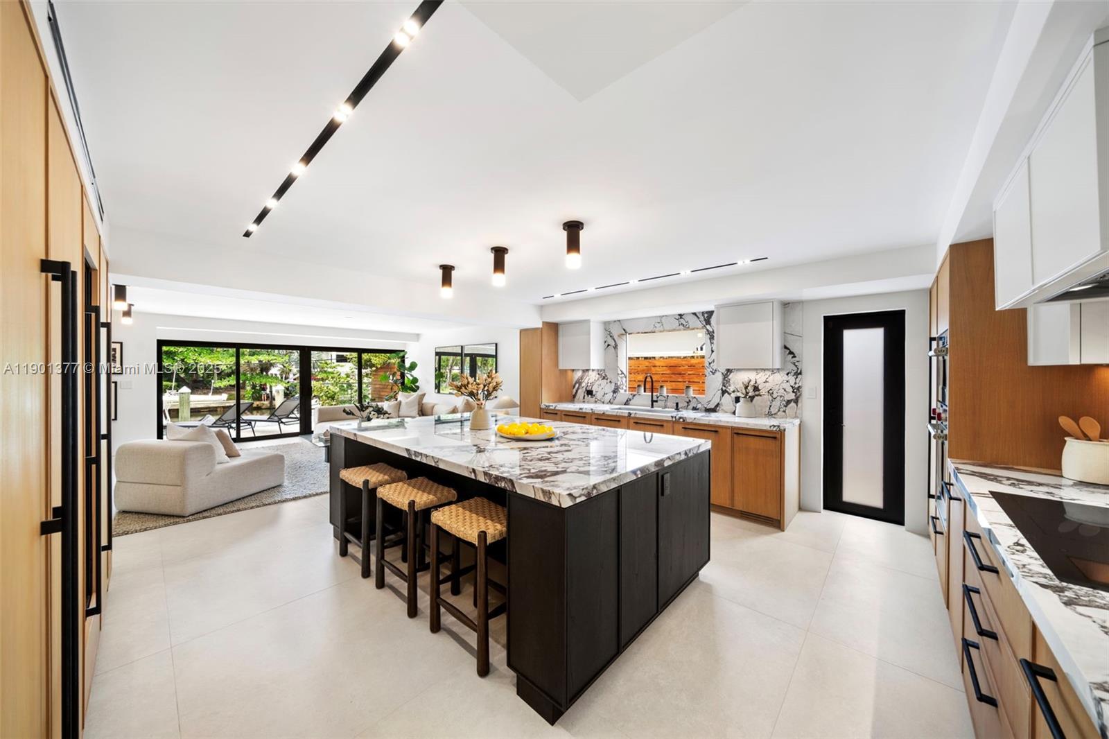 1815 Fairhaven Pl, Miami