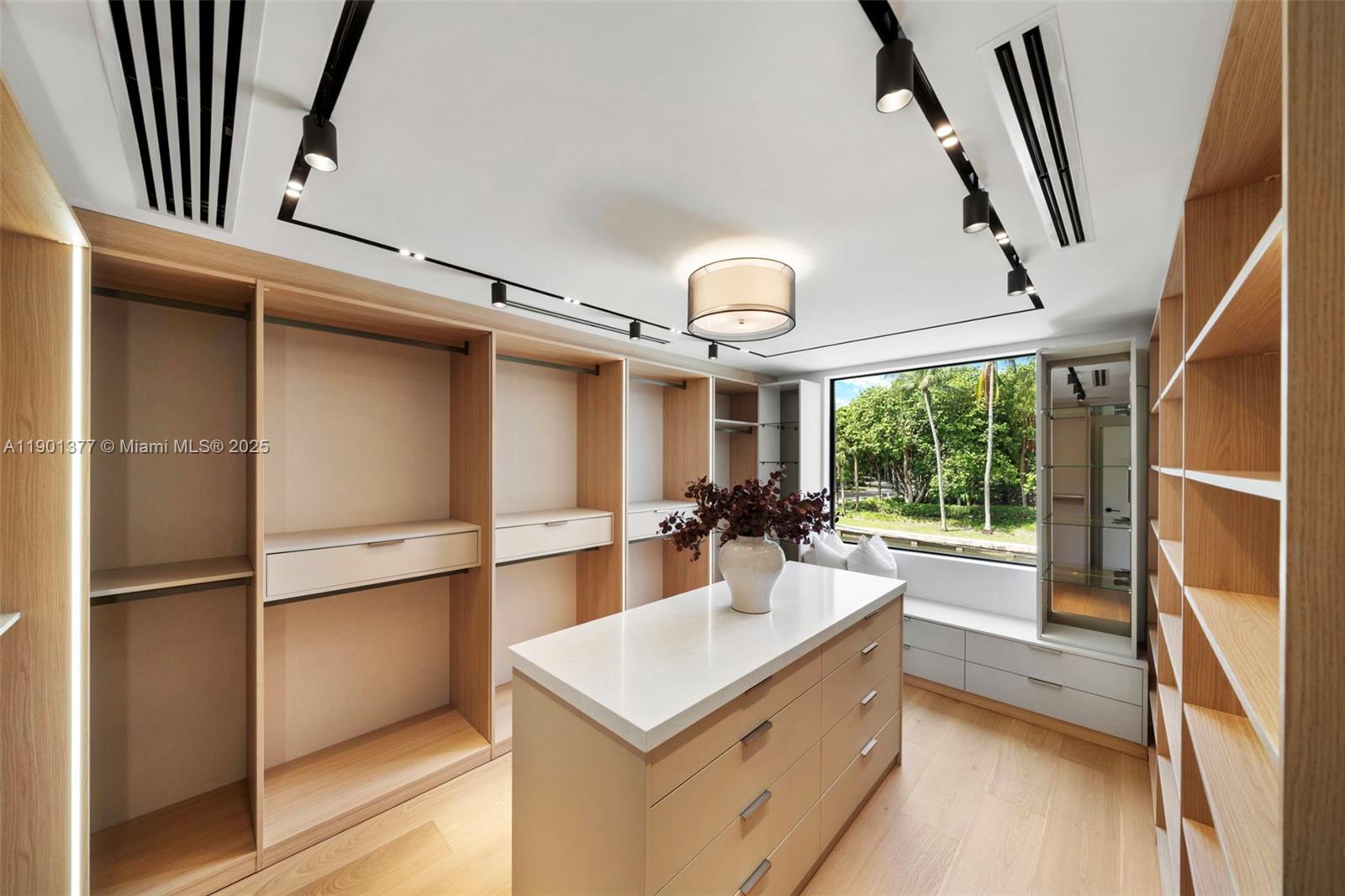 1815 Fairhaven Pl, Miami