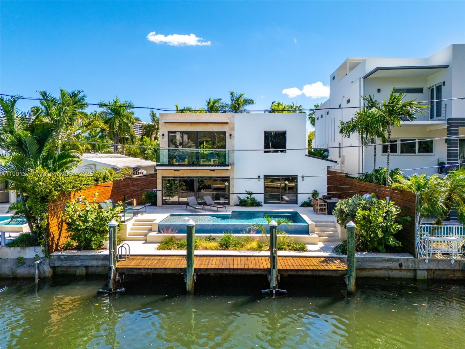 1815 Fairhaven Pl, Miami