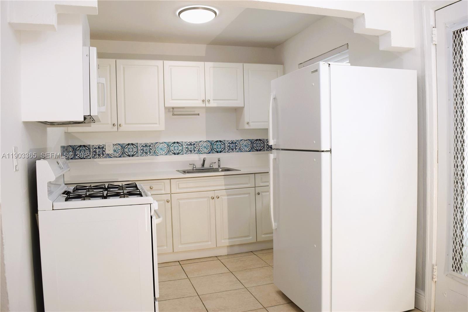 23 Phoenetia Ave # 1