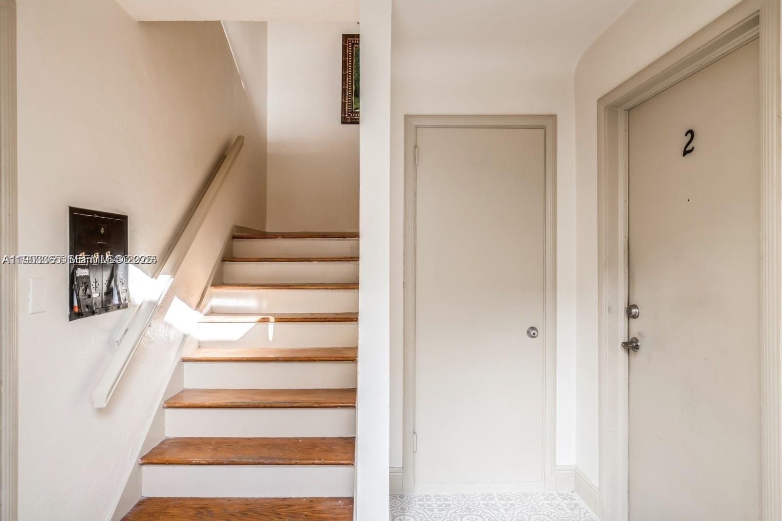 23 Phoenetia Ave # 1