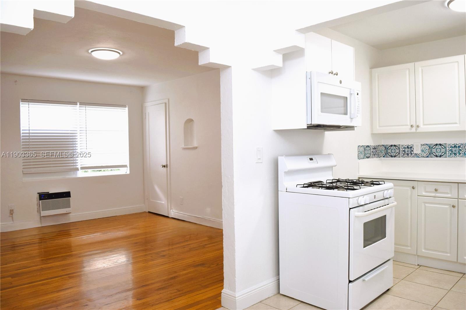 23 Phoenetia Ave # 1