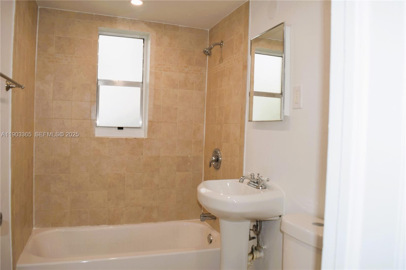 23 Phoenetia Ave # 1