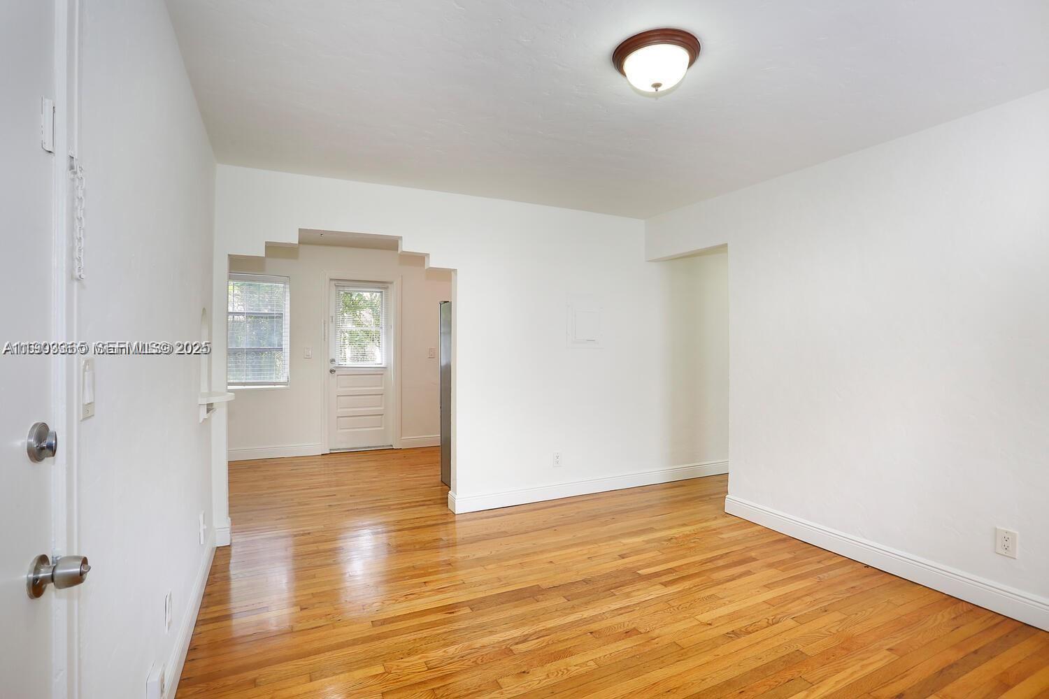 23 Phoenetia Ave # 1