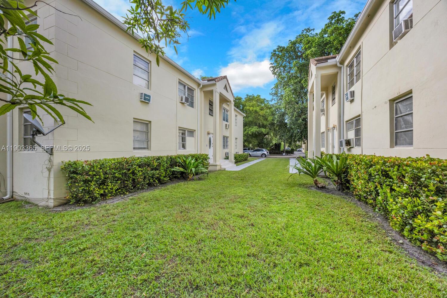 23 Phoenetia Ave # 1